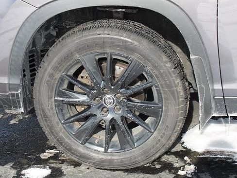 Used 2019 Toyota Highlander SE image 8