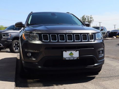 Used 2019 Jeep Compass Latitude FWD image 18