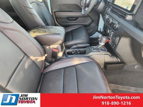 Used 2024 Jeep Wrangler Unlimited Rubicon image 16