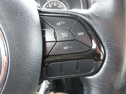 Used 2018 Jeep Renegade Altitude image 25