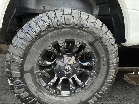 Used 2022 Ford F250 Lariat w/ Black Appearance Package image 10