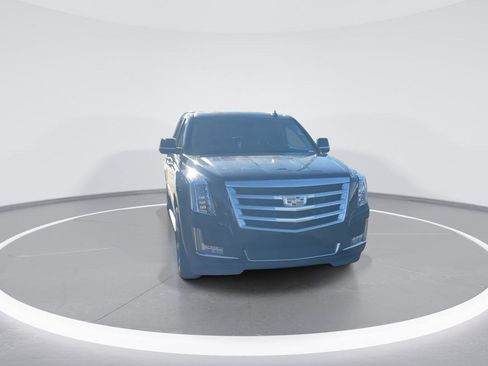 Used 2017 Cadillac Escalade Luxury image 3