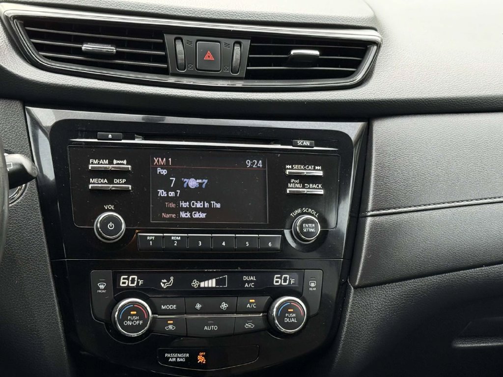 Used 2017 Nissan Rogue SV AWD/4WD image 3