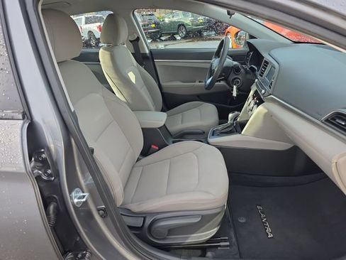 Used 2019 Hyundai Elantra SE image 10