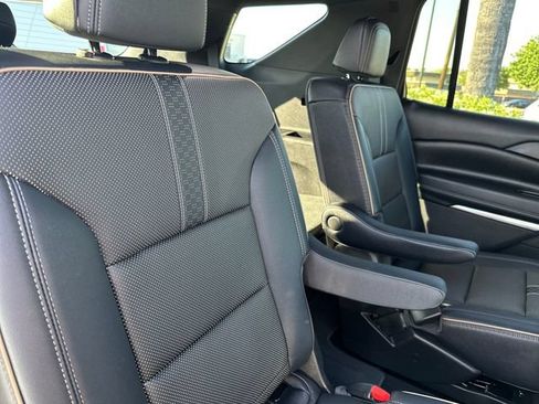 Certified 2026 Chevrolet Traverse High Country FWD image 26