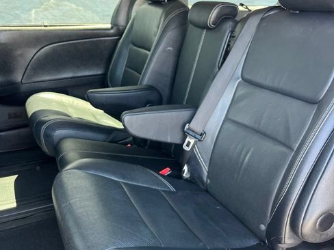 Used 2016 Toyota Sienna SE Premium FWD image 24