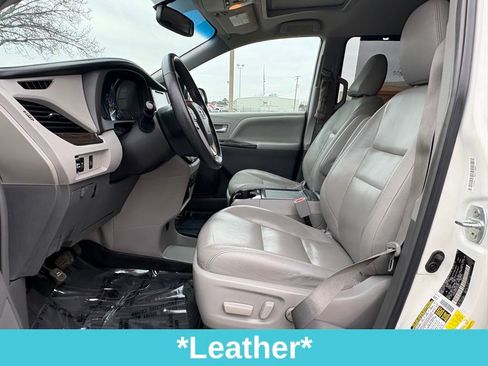 Used 2015 Toyota Sienna XLE image 14