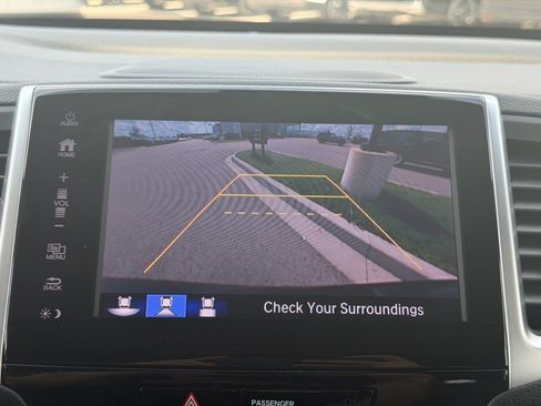 Used 2018 Honda Pilot Touring image 17