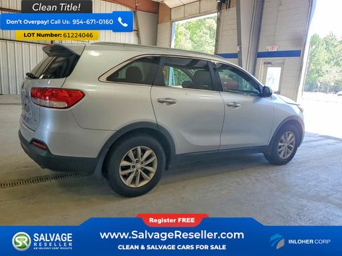 Used 2016 Kia Sorento FWD image 4