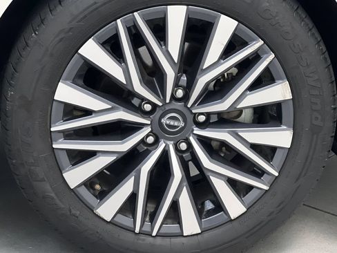 Used 2025 Nissan Altima 2.5 SV FWD image 69