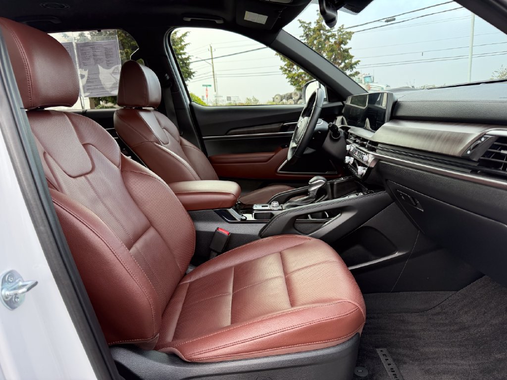 Certified 2024 Kia Telluride EX w/ EX Captain's Chair Package AWD/4WD image 12