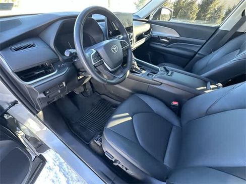 Used 2024 Toyota Grand Highlander XLE image 16