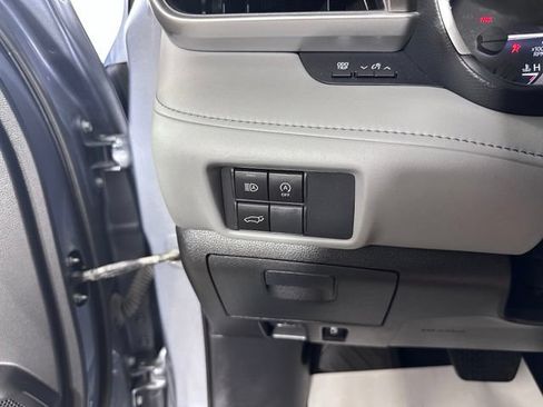 Used 2023 Toyota Highlander XLE AWD/4WD image 26