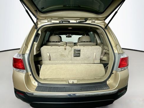 Used 2011 Toyota Highlander SE w/ Tow Pkg AWD/4WD image 26
