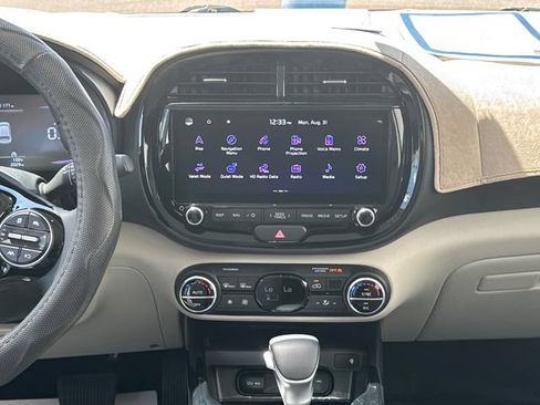 Used 2025 Kia Soul EX FWD image 22