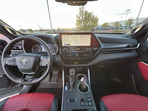 Used 2024 Toyota Highlander XSE image 25