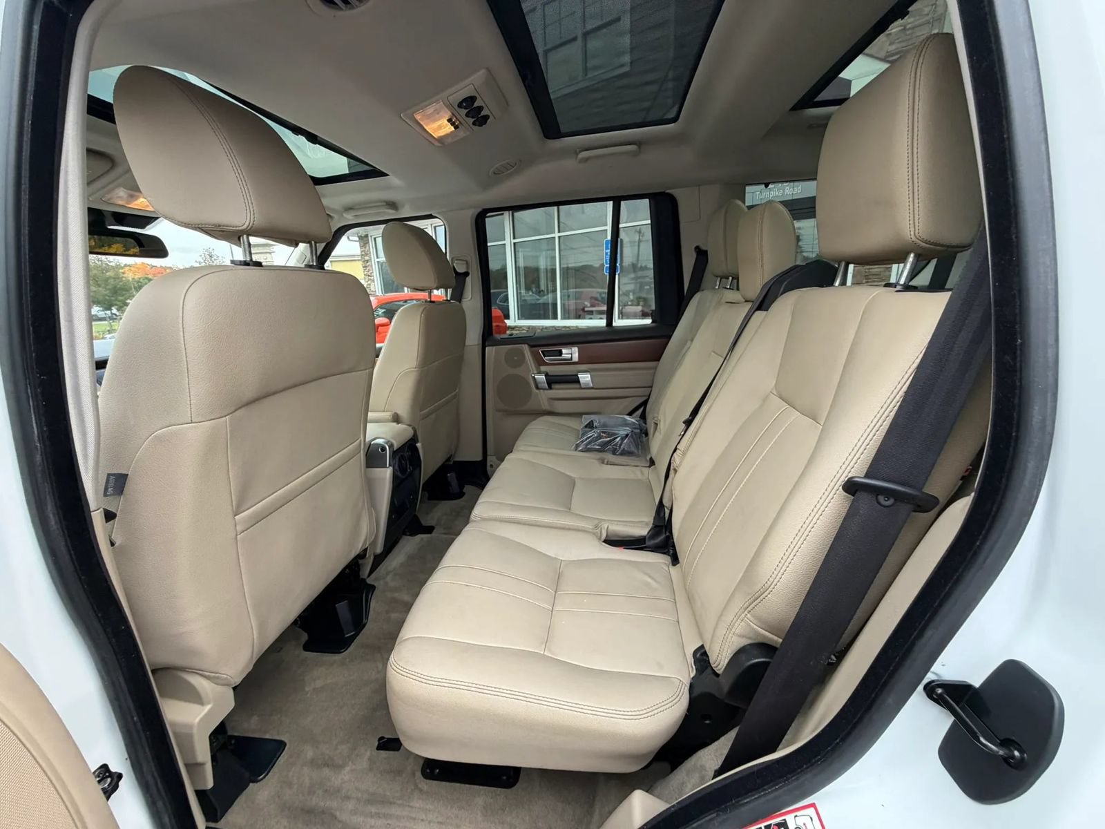 Used 2016 Land Rover LR4 HSE Silver Edition AWD/4WD image 46