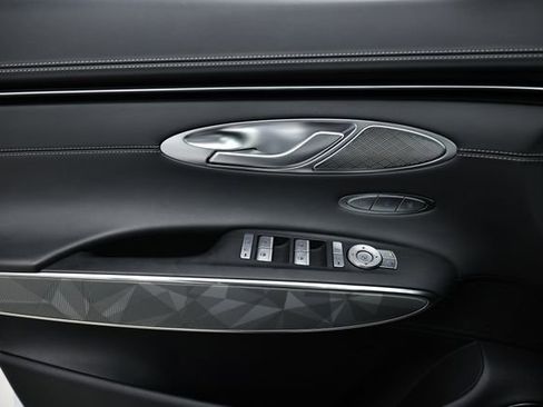 Used 2025 Genesis GV70 3.5T Sport w/ Sport Advanced Package image 15