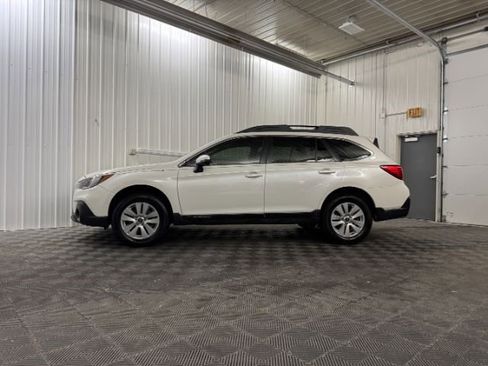 Used 2018 Subaru Outback 2.5i Premium image 2