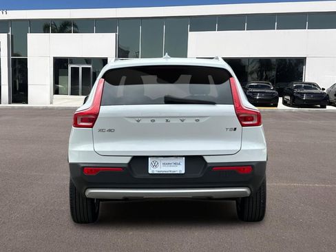 Used 2020 Volvo XC40 T5 Momentum image 4
