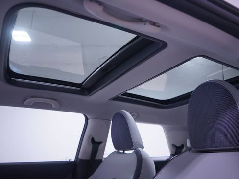 Used 2025 MINI Cooper 2-Door Hardtop image 8