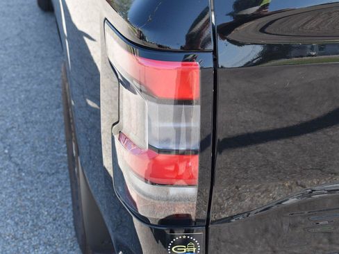 Used 2024 Nissan Frontier SV w/ SV Convenience Package RWD image 9