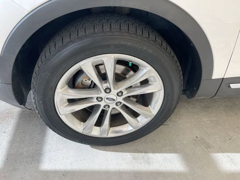 Used 2018 Ford Explorer XLT AWD/4WD image 10