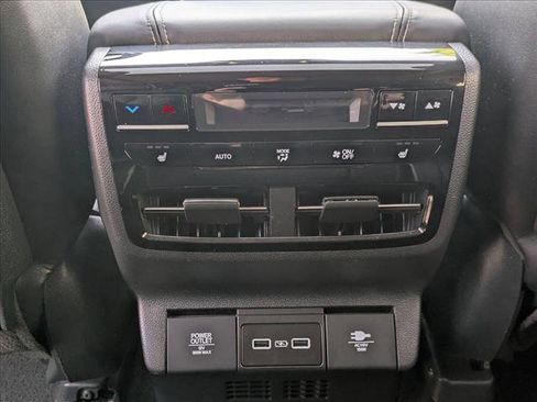 Used 2023 Acura MDX SH-AWD w/ Advance Package image 16