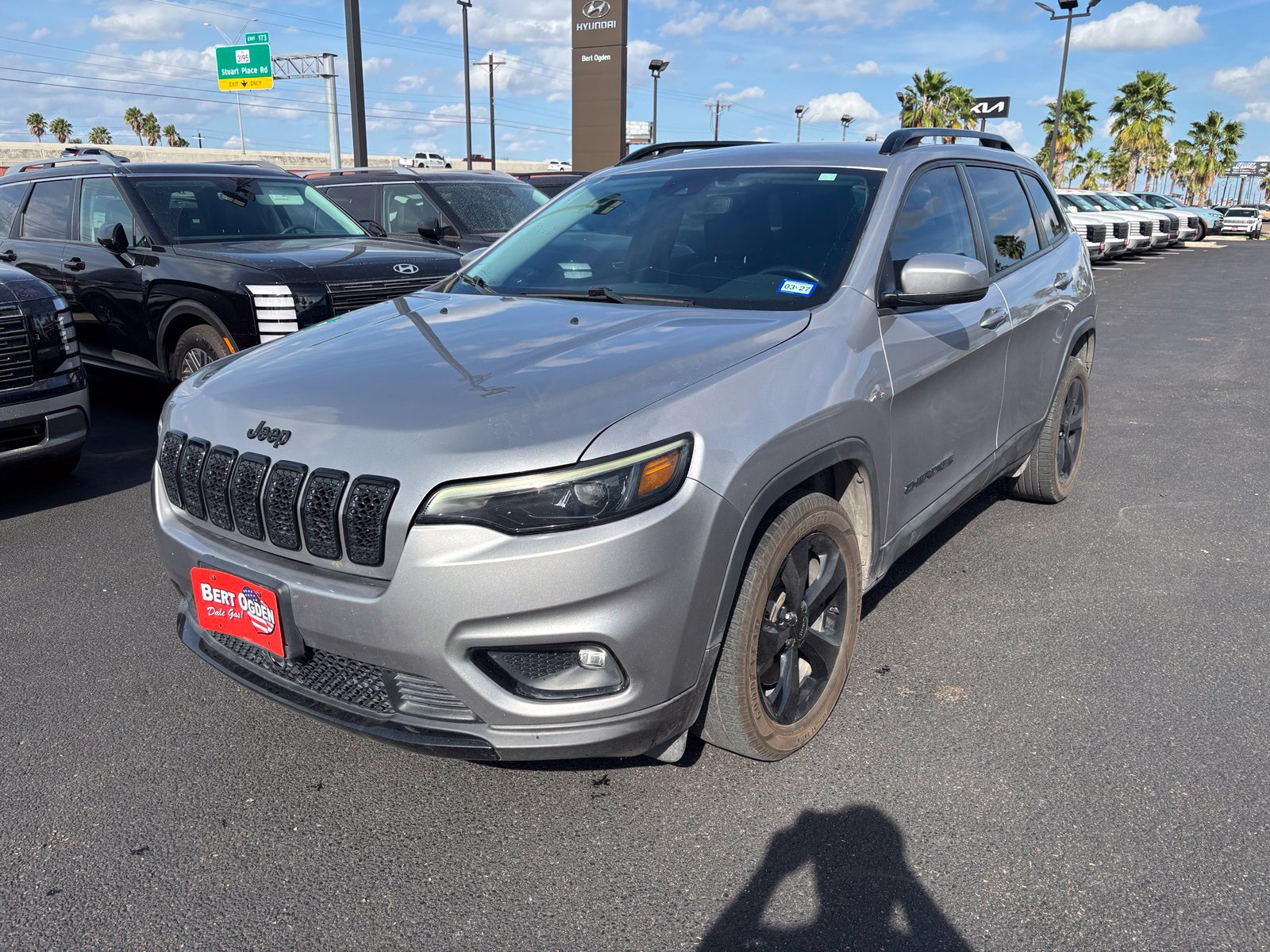 Used 2021 Jeep Cherokee Latitude Plus FWD image 3