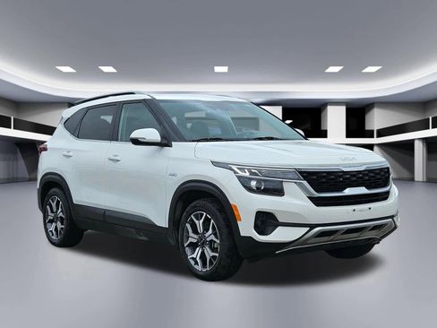 Certified 2022 Kia Seltos EX image 7