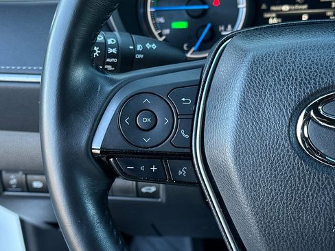 Used 2024 Toyota Venza XLE image 31