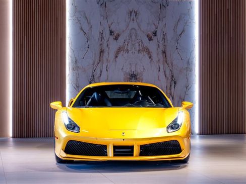 Used 2016 Ferrari 488 GTB RWD image 2