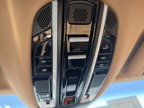 Used 2022 Porsche Panamera image 40