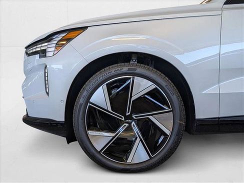 New 2025 Volvo EX90 Ultra image 10