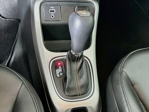 Used 2018 Jeep Compass Latitude FWD image 24