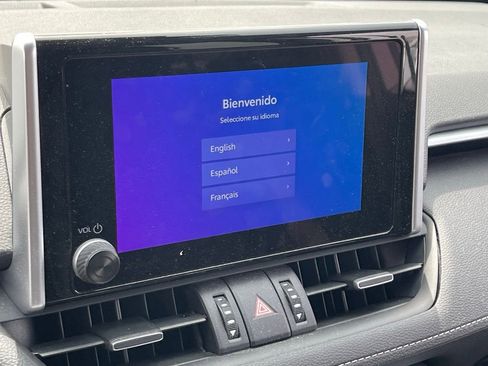 Used 2023 Toyota RAV4 XLE Premium image 9