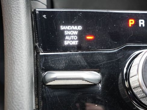 Certified 2024 Jeep Grand Cherokee L Limited w/ Luxury Tech Group II AWD/4WD image 33