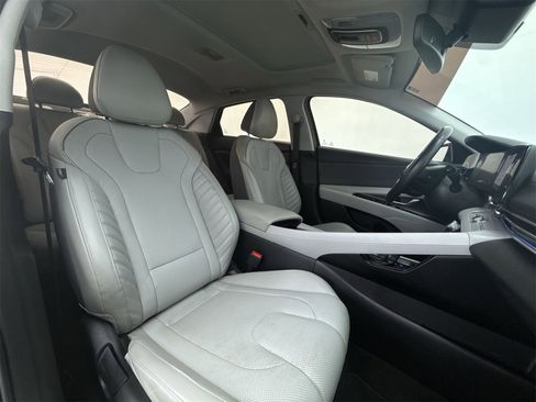 Used 2023 Hyundai Elantra Limited image 13