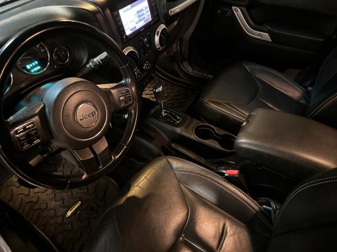 Used 2013 Jeep Wrangler Unlimited Rubicon w/ Dual Top Group image 9