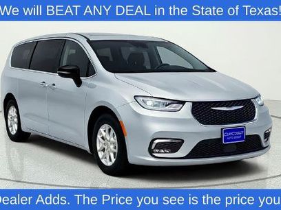 Used 2024 Chrysler Pacifica Touring-L