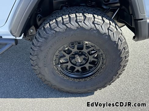 Used 2023 Jeep Wrangler Sport S image 23