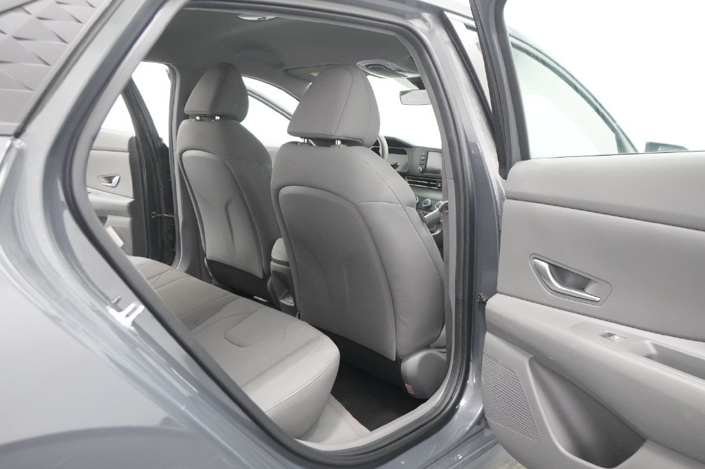 Used 2024 Hyundai Elantra SE FWD image 20