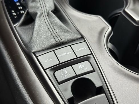 Used 2022 Toyota Camry XSE image 5