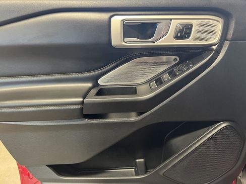 Used 2020 Ford Explorer ST w/ ST Street Pack image 8