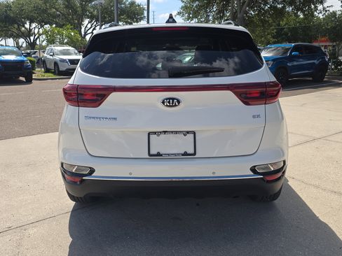 Certified 2022 Kia Sportage EX w/ EX Technology Package FWD image 7