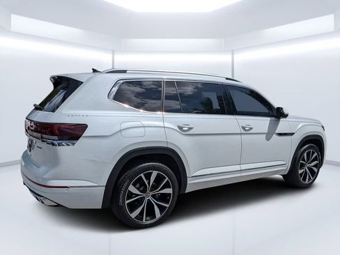 Certified 2025 Volkswagen Atlas SEL Premium R-Line image 3