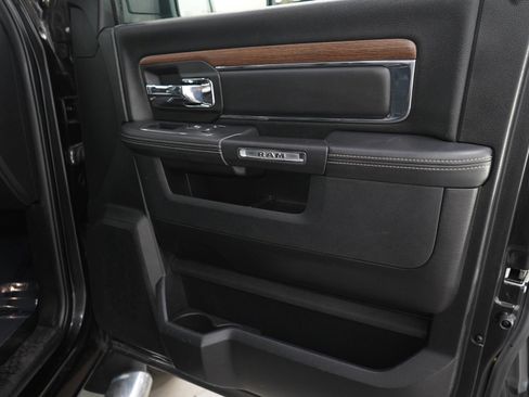 Used 2017 RAM 1500 Laramie AWD/4WD image 9