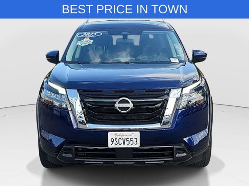 Used 2025 Nissan Pathfinder SV FWD image 2
