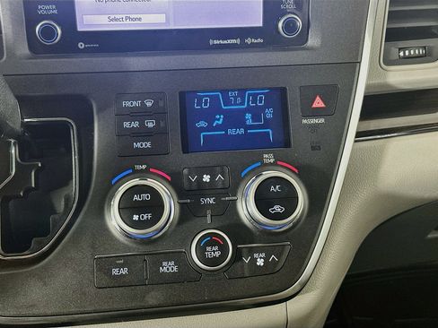 Used 2019 Toyota Sienna XLE FWD image 23