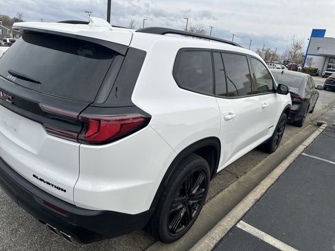 Certified 2025 GMC Acadia Elevation w/ Elevation Premium Package image 10